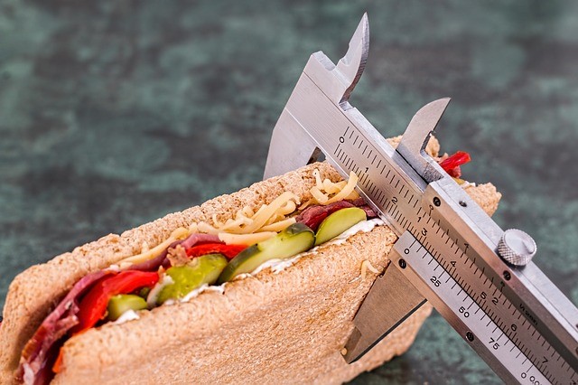 Motywacja do odchudzania – jak schudnąć, kiedy jeść się chce?