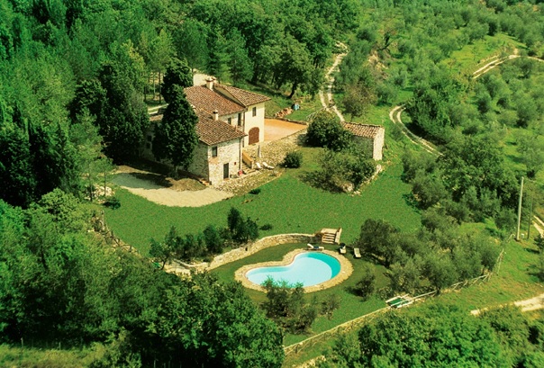 Słoneczne wzgórza Toskanii – idealne miejsce na wakacje!
