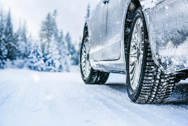 5 wskazówek jak przygotować samochód do zimowych podróży