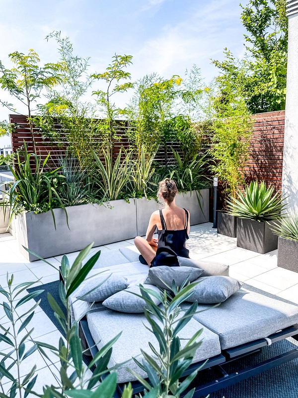 Miejska dżungla – czyli jak przenieść ogród na balkon i taras
