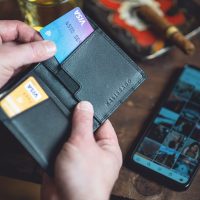 Cienki portfel na karty i banknoty - co wybrać?