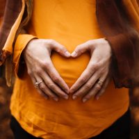 Witaminy po porodzie i dla kobiet w ciąży - jaka jest właściwa suplementacja?