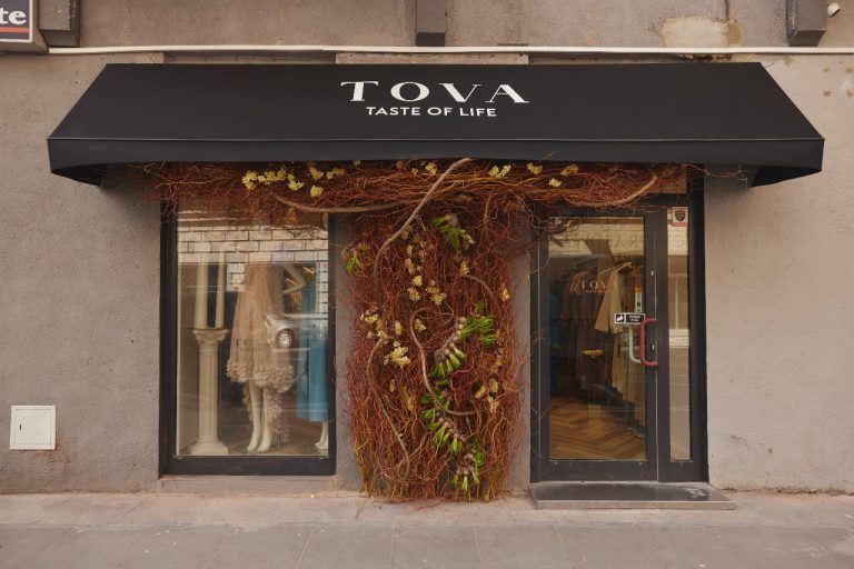 <strong>Pochwała kobiecości - marka TOVA otwiera pierwszy butik w Warszawie</strong>