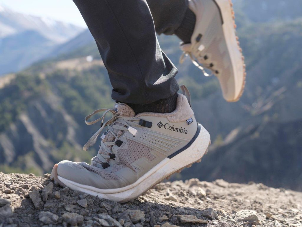 <strong>Kurtki i buty hikingowe, które świetnie sprawdzą się podczas wiosennych wędrówek</strong>