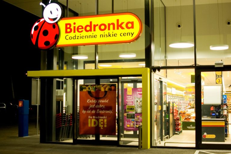 Od zamknięcia do otwarcia: czego nie widzisz w Biedronce, kiedy sklep jest zamknięty