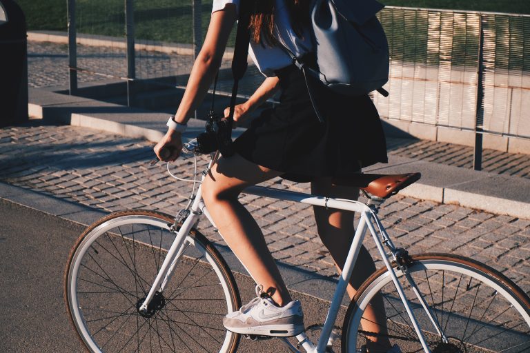 Rower holenderski dla kobiety do miasta - czy warto?