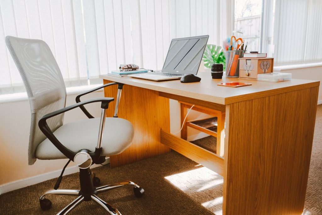 Jak poprawić komfort pracy w biurze? Podpowiadamy!