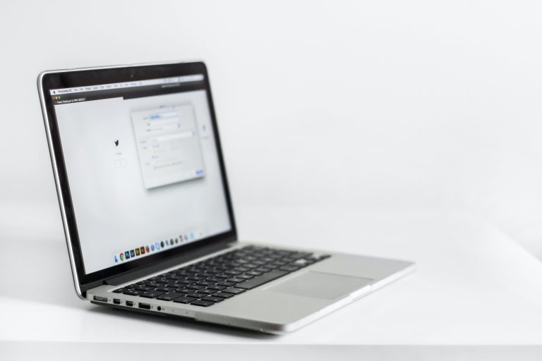Laptop poleasingowy – co to znaczy i czy warto w niego inwestować?