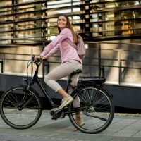 Aktywna kobiecość: Jak jazda na rowerze wpływa na samopoczucie i energiczność