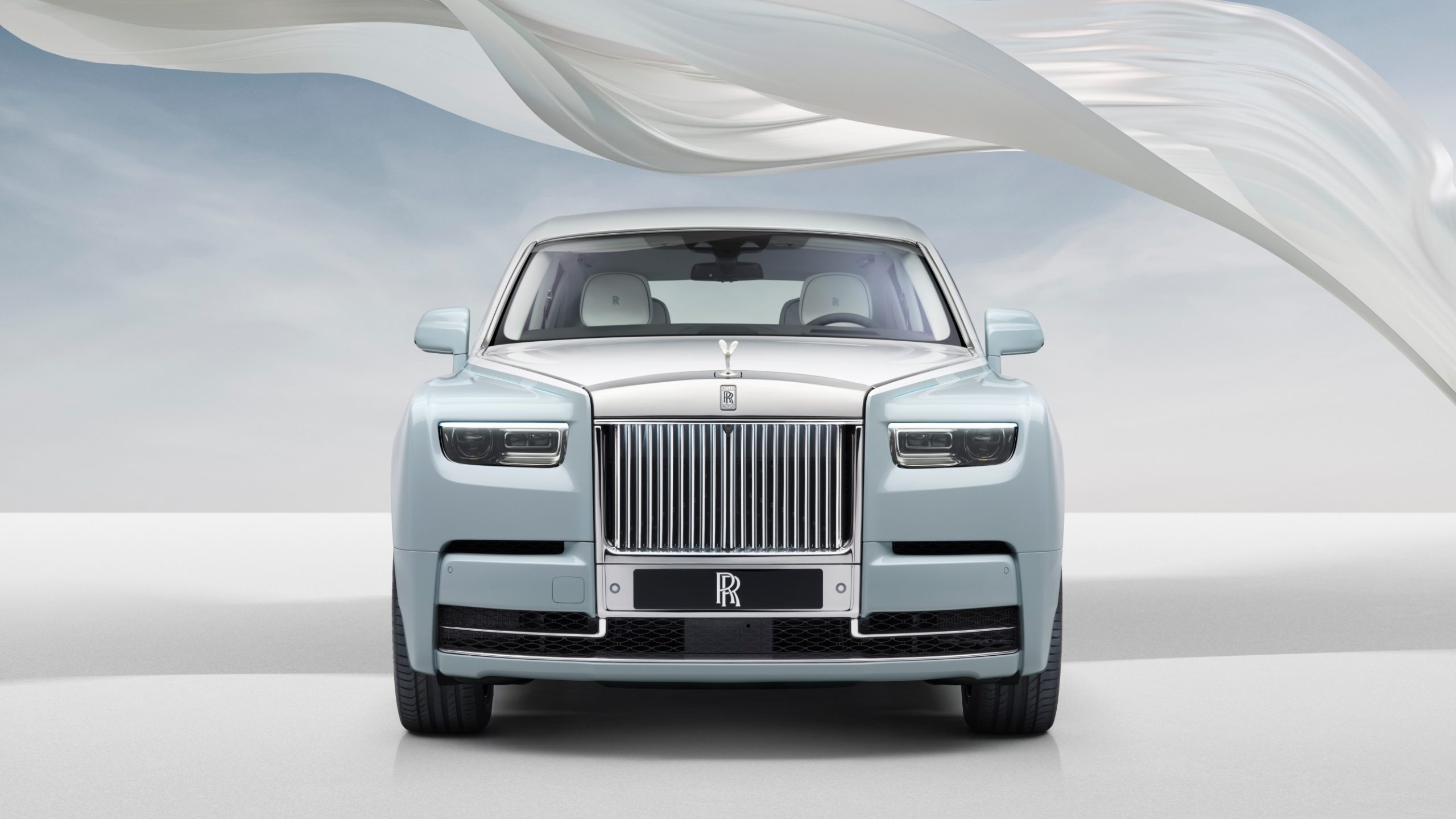 ROLLS-ROYCE PREZENTUJE PRYWATNĄ KOLEKCJĘ PHANTOM SCINTILLA: HOŁD DLA SPIRIT OF ECSTASY