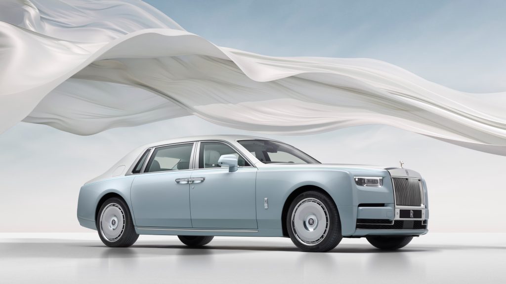 ROLLS-ROYCE PREZENTUJE PRYWATNĄ KOLEKCJĘ PHANTOM SCINTILLA: HOŁD DLA SPIRIT OF ECSTASY