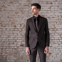 Jak wybrać garnitur slim fit? Praktyczny przewodnik dla każdego mężczyzny